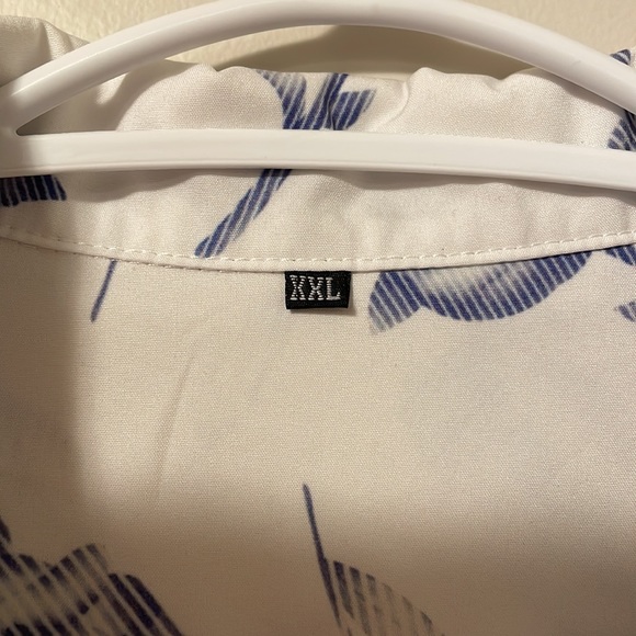 🌟5 for $25🌟 Floral collared button up shirt - Picture 3 of 5